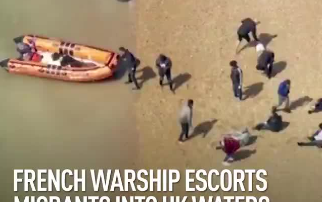 ไม่ต้องเกรงใจ! เรือรบฝรั่งเศสส่งเรือผู้ลี้ภัยไปถึงน่านน้ำอังกฤษแล้วก็จากไปทันที