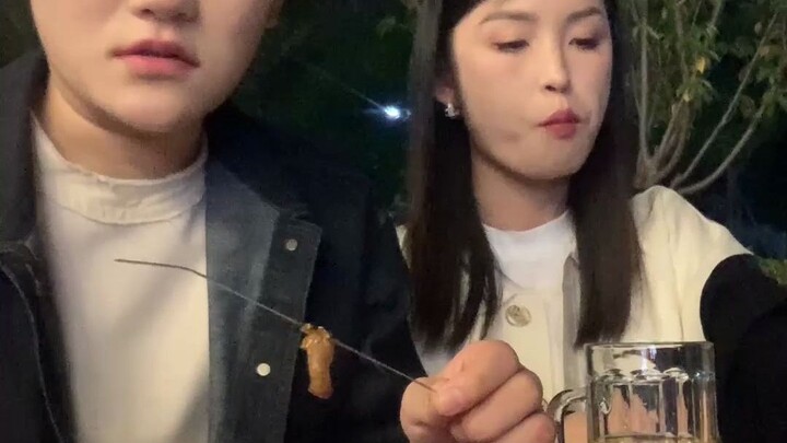 “เพื่อนสนิทห้าปี คบกันเลียนแบบสามปี” เพื่อนสนิทฉันขนาดนี้ ไม่ต้องสอบก็เข้า 211 ได้เลยนะ!