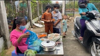 Nàng Út Ống Tre chưa bán gỏi cuốn  thì khách đã giành nhau hết sạch || Nàng Út Ống Tre