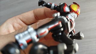 把20块的布鲁可掰成shf？!积木人也能上张力？布鲁可 假面骑士 第二弹 555 甲斗 drive