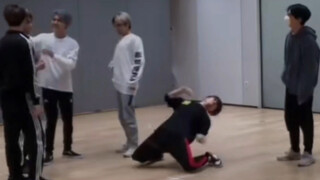 【NCT DREAM/Lee Je-no】Saat mengisi ulang barang, melihat ini benar-benar nggak bisa tahan nih hahahah