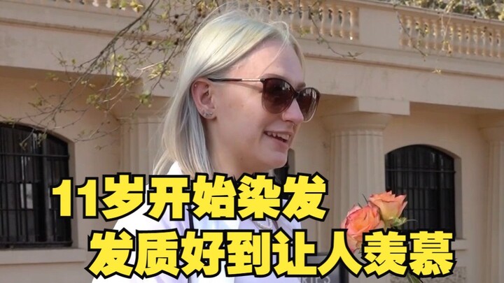 Blonde bombshell started dyeing her hair at 11—her hair texture is just so envy-inducing...