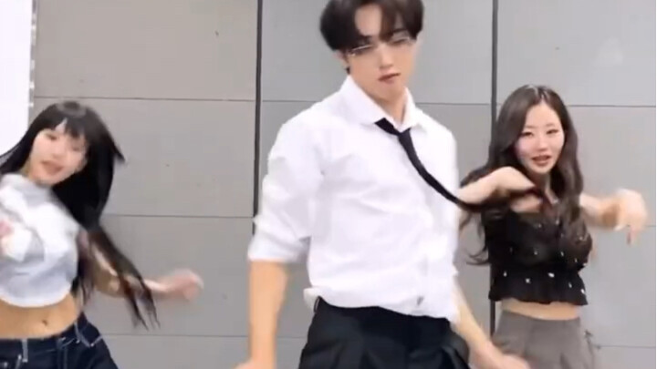 【جين شانيو】 حرفي في محاكاة رقص الفرق النسائية | كل مرة يعيد فيها رقصة فرقة نسائية تتحول إلى كلب طموح