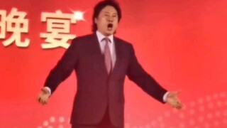 داي يو تشيانغ اعترض على جودة الصوت في عرض تجاري، وألقى بالميكروفون واندفع في أداء نغمات عالية مذهلة.