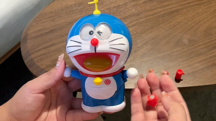 Ayolah! Cewek mana yang bakal nolak si Biru dengan Kotak Ajaibnya?