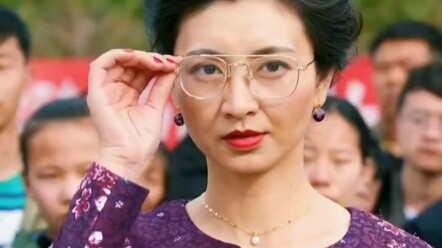 في ليلة الزفاف، أطلق الفتى الفقير عروسه، وبعد عشرين عامًا عادت ثريّة لتردّ له الجميل.