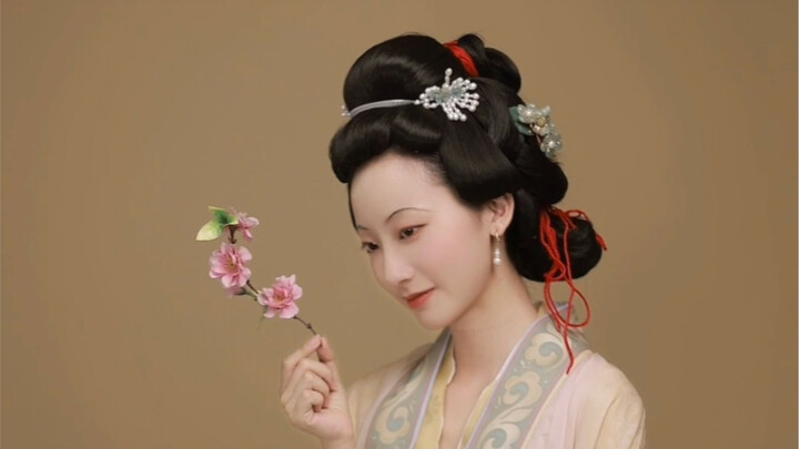 大英博物馆《人面桃花图》，“人面不知何处去，桃花依旧笑春风。”