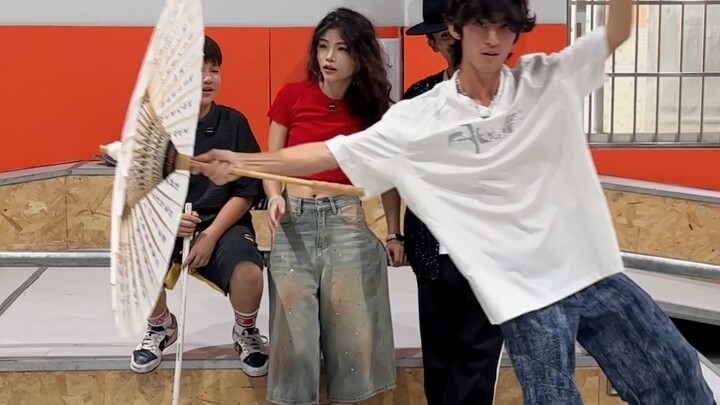 You can't beat me at popping, so now you're challenging me to mime? Frankly speaking, you still can'