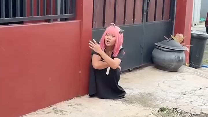 COSPLAY ANIME TAPI JADI GELANDANGAN