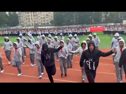 In just one minute, let our class be forever recorded in the school history (Nanjing No. 50 Middle S