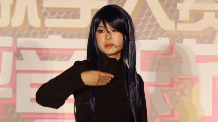 ตัวร้ายแต่โฮชิโนะร้องและเต้นใส่ไมค์