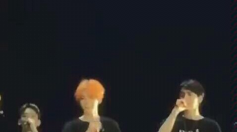 [So White It’s Real] Byunghyun’s Foot Injury: Chanyeol Urges, “Hurry up! Hurry up! Hurry up and fini