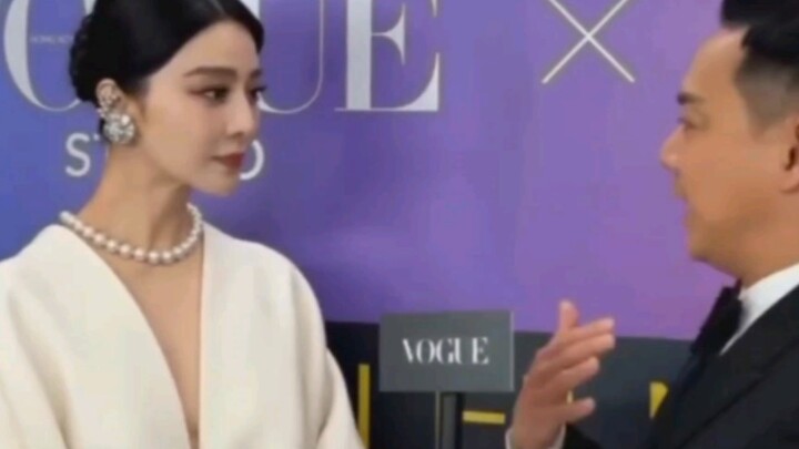 คุณเดินทางมาไกลเพื่อบอกฉันแค่คำว่า "เหนื่อยหน่อยนะ" ฉันรู้สึกตื้นตันใจมาก