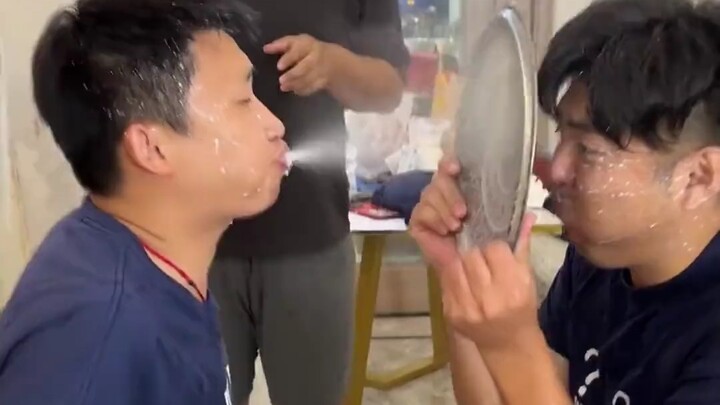 Thử thách cười trong ký túc xá, một trò mới, nếu bạn không cười, tôi thua