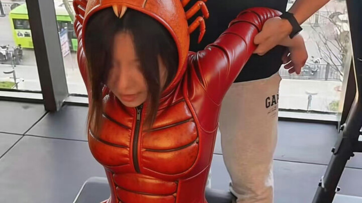 Liu Feier, streamer wanita dengan lemak tubuh 46%, mulai berolahraga! Para penonton langsung sibuk m