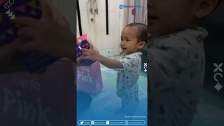 Gambaran Momen Menyenangkan saat Kecil, Menyambut Kepulangan Ayah yang Bawa Kejutan Hadiah