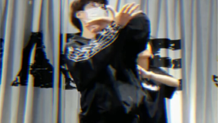 Tarian Meniup Debu Wang Yibo