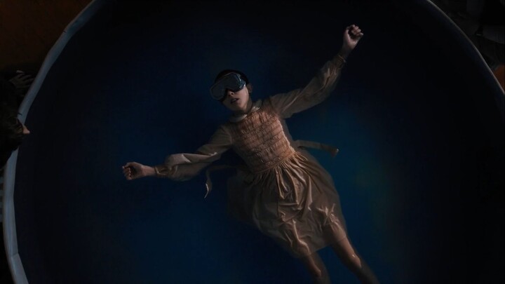 The Bathtub - Stranger Things S01E07