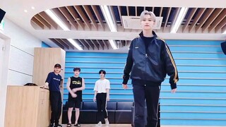 【Stray Kids】Li Feili dengan penuh semangat meluncurkan cover "Ridin'" Tiao Mengmeng, satu lagi kemen