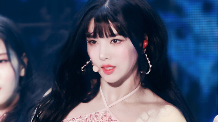 งานเลี้ยงใต้น้ำของ Sea God Siren ดูเหมือนหน้าม้าปลอม | ภาพแนวตั้งใต้น้ำของ Kwon Eunbi จาก TMA