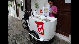JAGO COFFEE : JUAL KOPI PAKE SEPEDA LISTRIK! PESENNYA PAKE DAN LANGSUNG DIBUAT DI DEPAN RUMAH.