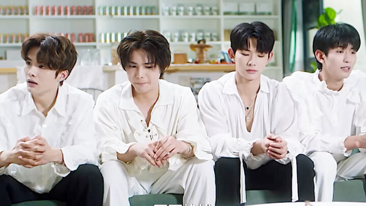 A girl unexpectedly found four gorgeous male fish and从此 soared to the peak of her life.