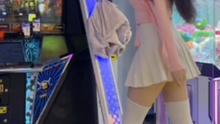 Kaus kaki putih di atas lutut menantang lagu bintang lima, bulu mata lentik, super manis