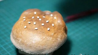 Model: Sebuah hamburger dengan taring, apakah Anda berani memakannya?