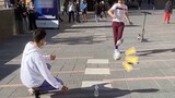 [Thử thách đường phố] 100 triệu lượt xem trên YouTube! Một cậu bé nước ngoài ngẫu nhiên chơi bóng tr