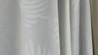 Pemuda aneh di balkon
