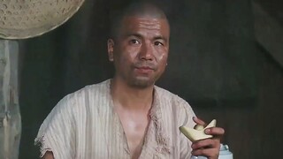 小伙让老板修复宝刀，怎料老板收了钱还要小伙打