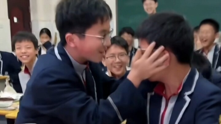 He’s still too shy to realize it—whatever, I’m already getting a huge kick out of this!!!