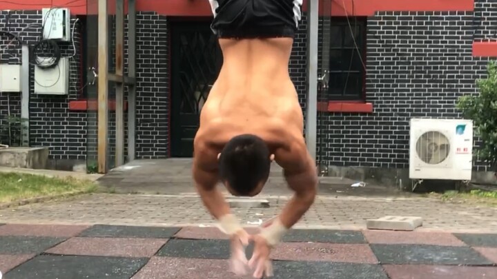 (กีฬา) กดไลก์กี่ครั้งก็ทำ Handstand push-up with clap เท่านั้น ท้าทายฉันได้