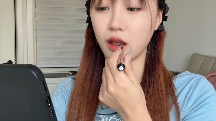 من منّا الأخت الكبرى للآخر؟؟؟