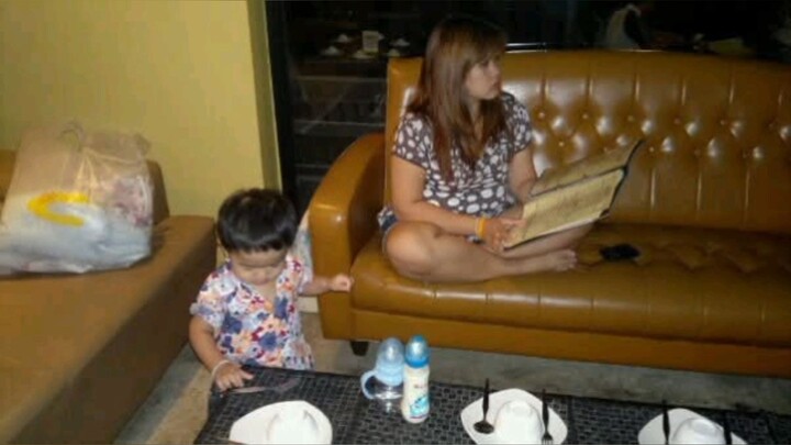 สุขสันต์วันเกิดคุณพ่อภูเขาอายุครบ44ปี เป่าเค้กร้องเพลงในห้องคาราโอเกะ 15คนพาไปกินที่ร้าน | PJ Family