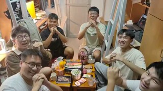 大家一起包~饺~砸！