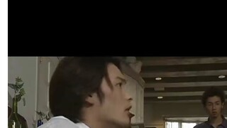 Girls slurping noodles VS boys slurping noodles