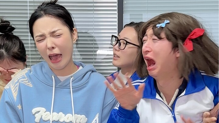 Guys who are naturally great at flirting with girls yet can't help but act ridiculously cute and ann