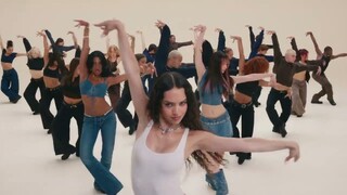 Iklan terbaru KATSEYE x GAP sangat berani, melawan supremasi kulit putih secara langsung