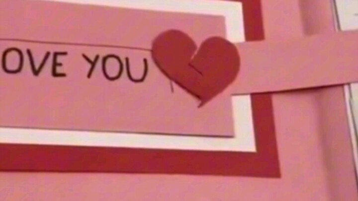 A foreign guy received a Valentine’s Day gift from his girlfriend.