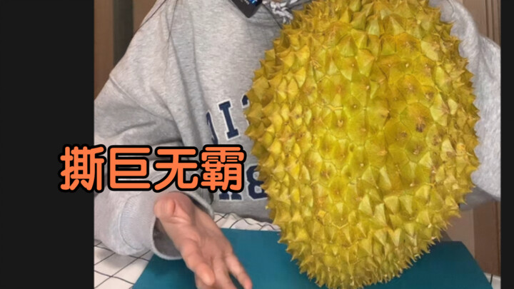 Sekali sobek aja langsung dapat kotak misteri raksasa seberat 9 pon.