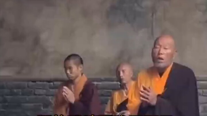 A Shaolin monk dozed off while chanting in the morning, but he perked up immediately after being pho