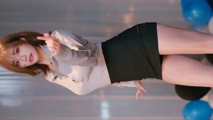 Hebei Caiga — AI đổi mặt trên váy ngắn