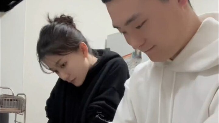 Tại cô ấy quá ngu, không thể trách tôi!