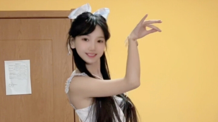 Aku nggak sengaja nemu video latihan tari di asrama dulu di galeri foto～Kira-kira kalian suka nggak,