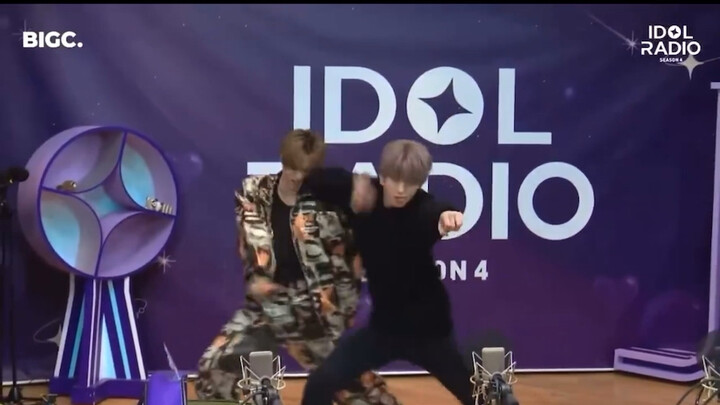 Sức mạnh của hai người cộng lại đủ để quật chết một con bò.