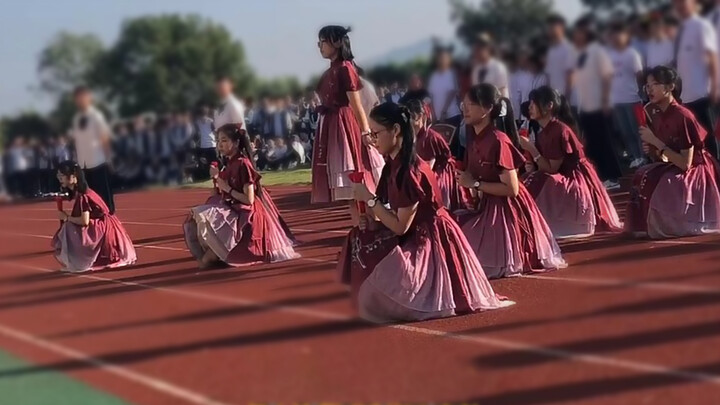 [Dance Cover]Female students perform  Ji Ming Yue on Sports Day!