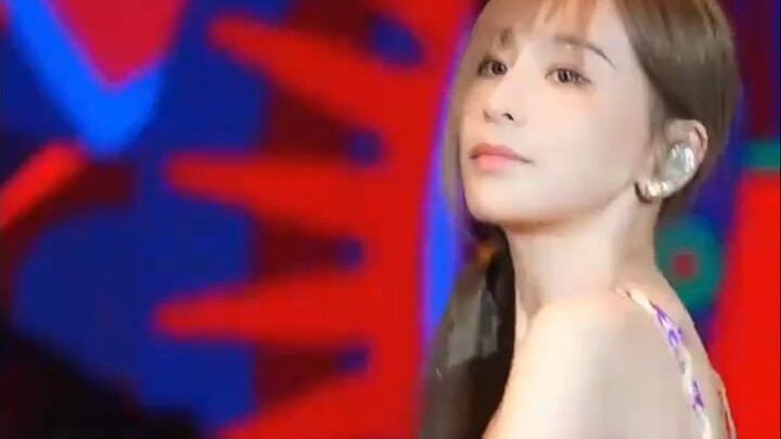 Why Is Wang Xinling’s Concert Ban on Recording Actually Going Viral for Its Picture Quality? After S