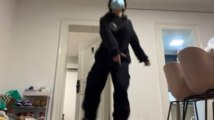 الرقصة التي صنعتها بنفسي (مخزون مارس الذي تعلّمته لأكثر من سنتين، أخيرًا بدأت أشعر بالموسيقى بنفسي، 