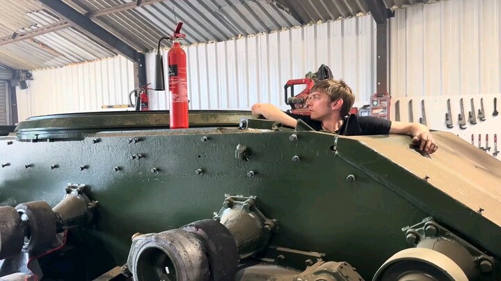 How Two Friends Restored the Tank with the Largest Cannon in History